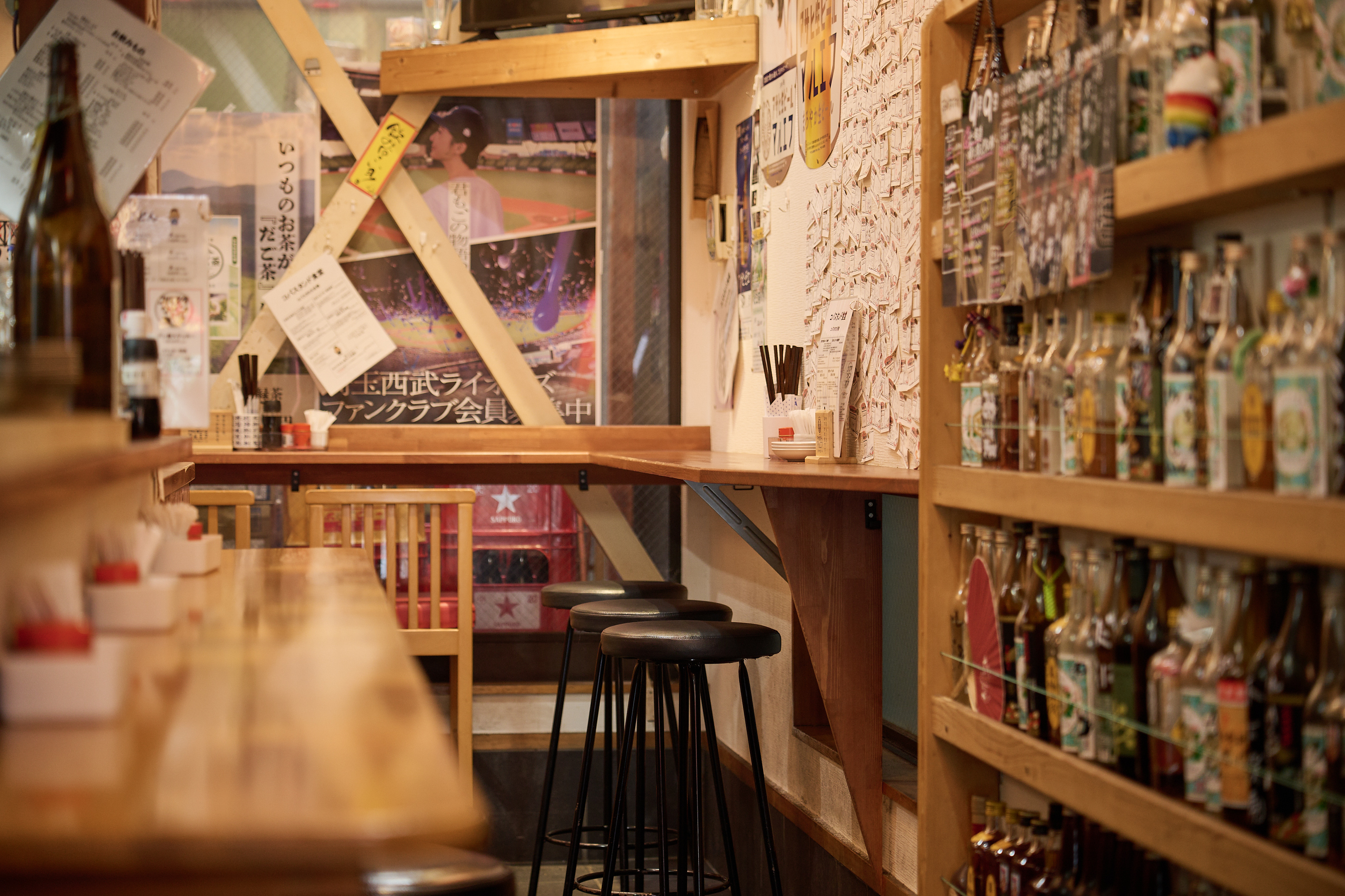 コバスタンド食堂 店内でご宴会を楽しむお客様